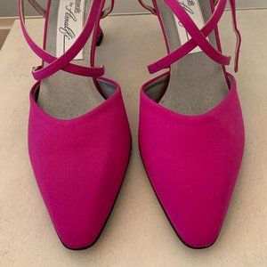 MAGIK by Amalfi Vivian Pump Size 7AAA Fuchsia